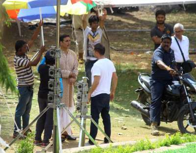 Bollywood actor Akshay Kumar who is busy shooting for his upcoming film Gold has been spotted on the sets of the film.&amp;nbsp;