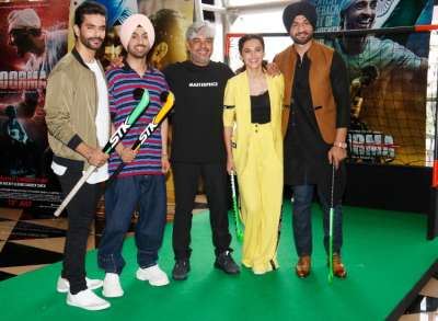 Diljit Dosanjh's upcoming movie Soorma's trailer has launched and the fans can't stop praising the actor for his fabulous&amp;nbsp;portrayal of hockey legend Sandeep Singh.