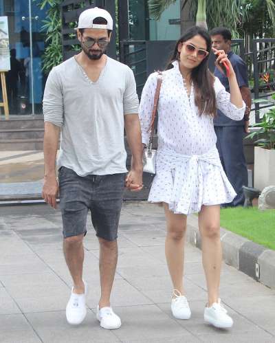 Actor Shahid Kapoor took out time from his busy schedule to take his beautiful wife Mira Rajput out on a dinner date.