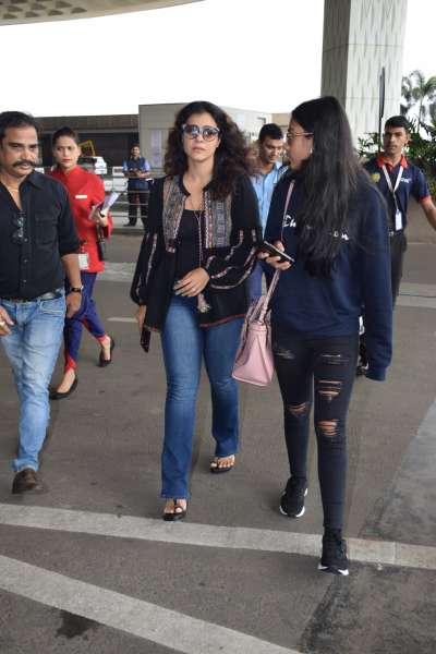 Bollywood actress Kajol was spotted with daughter Nysa Devgn on Mumbai airport this Friday.