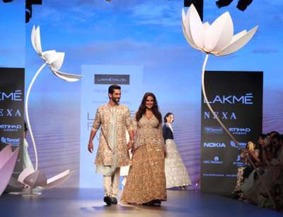 Mummy-to-be Neha Dhupia walked the ramp for designer Payal Singhal at&amp;nbsp; Lakme Fashion Week 2018. She was accompanied by her husband and actor Angad Bedi.&amp;nbsp;