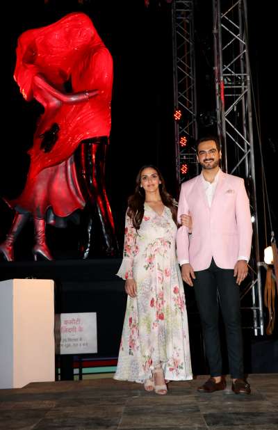 Power couple Esha Deol and husband Bharat Takhtani unveiled the Kasautii&amp;nbsp;Zindagi Kay 2's Statue of LOVE Carter Road