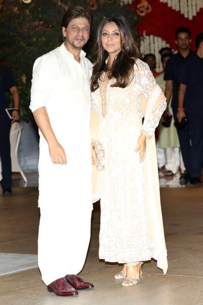 Power couple Shah Rukh Khan and Gauri Khan arrived to seek the blessing of Lord Ganesha at Antilla&amp;nbsp;
