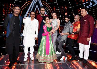 The terrific duo of Shahid Kapoor and Shraddha Kapoor set fire to the stage of the singing reality show Indian Idol as they reached to promote their upcoming Bollywood movie Batti Gul Meter Chalu