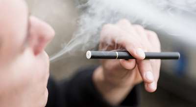 E cigarettes 95 less risky than conventional cigarettes say