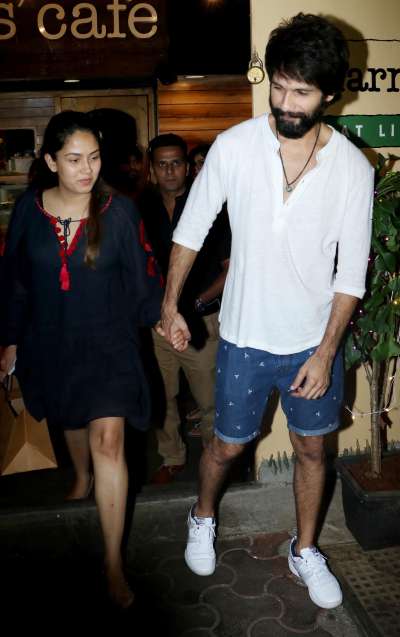 After celebrating Diwali with family, Shahid Kapoor and Mira Rajput were spotted&amp;nbsp;outside a restaurant&amp;nbsp;post-dinner