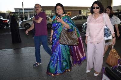 After Priyanka Chopra and Nick Jonas, the duo family also head to Jodhpur to begin the pre-wedding festivities. Madhu Chopra got clicked at the airport in a gorgeous silk saree