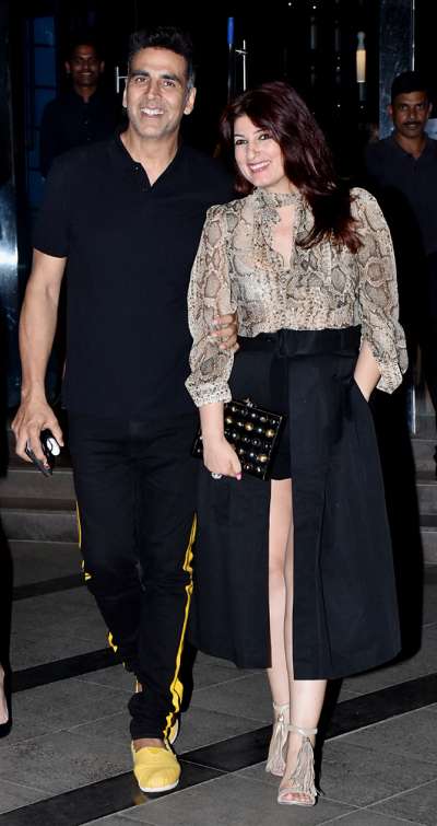 Taking out time amidst hectic schedule, Akshay Kumar and Twinkle Khanna stepped out for dinner date along with their close friends.