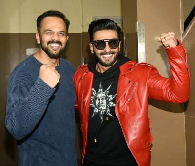 Filmmaker Rohit Shetty along with Simmba&amp;nbsp;actor Ranveer Singh went to Mumbai theatre to see the fan frenzy.&amp;nbsp;