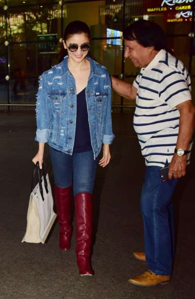 The 25-year-old Alia Bhatt looks all gorgeous in her latest airport look. The actress is known not only for her splendid acting skills but also for her chic style.