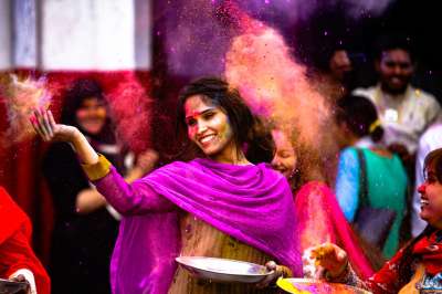 If you thought Holi is celebrated only in India,&amp;nbsp; then let me correct you that there are number of other countries that celebrate Holi with as much fervour as us. Here's how Holi celebrations take place in India and other countries around the world.&amp;nbsp;
