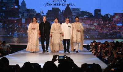 Shweta Bachchan, Karan Johar and Sonam Kapoor turning show-stoppers for designer duo Abu Jani and Sandeep Khosla.
