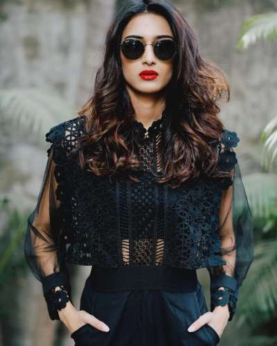 Erica Fernandes looks stunning in her all black look.