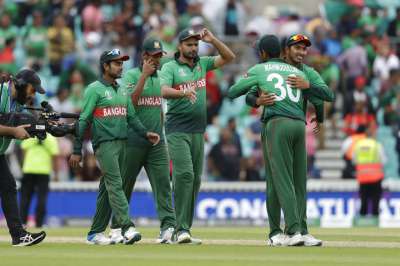 Bangladesh smothered a lackluster South Africa to begin the Cricket World Cup with an easy 21-run victory at the Oval.