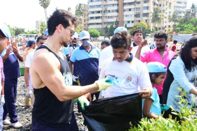 Tiger Shroff turns good samaritan on World Environment Day as he cleans beaches in Mumbai