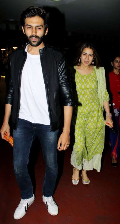 Kartik Aaryan and Sara Ali Khan returned to Mumbai after completing the shoot of their next film Love Aaj Kal 2