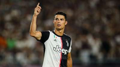 Ronaldo in cheap juventus new jersey