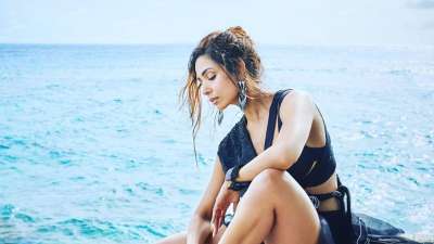 Malaika Arora keeps treating her fans with her sultry photos by teh beach through her social media.