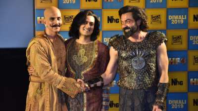 Akshay Kumar, Riteish Deshmukh and Bobby Deol impressed the viewers with their looks at the Housefull 4 trailer launch event