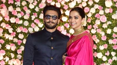 Ranveer Singh Seems to Be at The 'Pink' Of His Health Amid