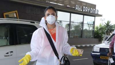 During the coronavirus pandemic, it has become very important to take necessary precautions. With Unlock 1.0, everyone has to follow the rules laid by the government to contain the spread of the COVID-19. Actress Rakul Preet Singh stepped out of the house on Thursday after taking precautions.