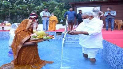 Bihar CM Nitish Kumar offered prayers on the last day of Chhath puja today