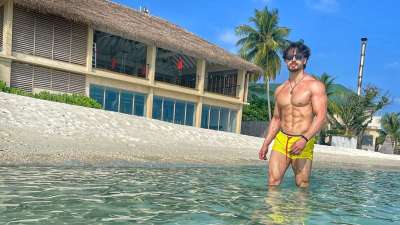 Tiger Shroff posted an appealing picture on Instagram in which he was seen sporting yellow hot pants in the swimming pool. The actor looked handsome as he showcased his six-pack abs and perfectly toned body.