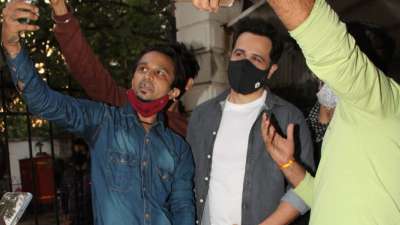 Emraan Hashmi turned 42 today. The actor's fans gathered outside his house to wish him on the special day.