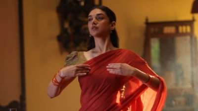 Sufiyum Sujatayum hit the Internet today last year and gave the audience one of the most poetic love stories. Aditi Rao Hydari impressed one and all with her simplicity in the film. Here are some stills of the actress from the film, take a look!
&amp;nbsp;