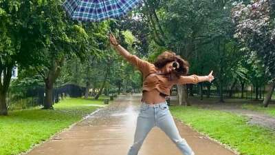 Priyanka Chopra on Wednesday shared a bunch of candid pictures enjoying the London summer. The actress was seen painting the streets of the UK with her vibrancy and charm.