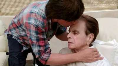 Legendary Bollywood actor Dilip Kumar breathed his last on July 7. The actor had always shared a very close bond with superstar Shah Rukh Khan, who he called his 'mooh bola son.'