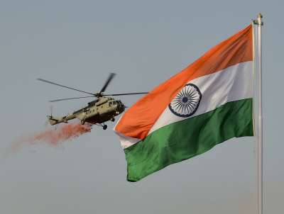 New Delhi: An MI-17 chopper showers flower petals during the 75th Independence Day function at the historic Red Fort