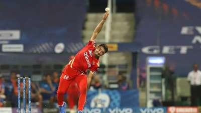 Chasing 136, Mumbai were given a double jolt in the fourth over. Leg-spinner Ravi Bishnoi had captain Rohit Sharma miscuing a slog-sweep to mid-on. On the next ball, Bishnoi bowled Suryakumar Yadav through the gate with a googly.