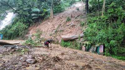 Heavy rains have been lashing the state starting Friday evening leaving roads at several places flooded and normal traffic affected at a number of places.
&amp;nbsp;