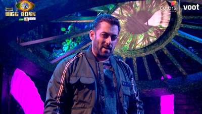 The 'Tiger is back' with the 15th season of Bigg Boss. Salman Khan made a dynamic entry with a powerful performance on 'Jungle Hain Aadhi Raat Hai' song.
&amp;nbsp;