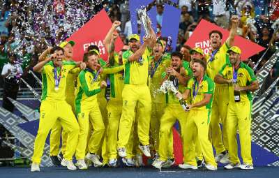 Aaron Finch of Australia lifts the ICC Men's T20 World Cup Trophy following the ICC Men's T20 World Cup final match between New Zealand and Australia at Dubai International Stadium on November 14, 2021 in Dubai, United Arab Emirates.
&amp;nbsp;