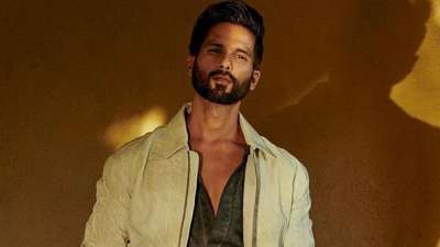Shahid Kapoor's slays in 'wake up' poses. He&amp;nbsp;posted a bunch of jaw-dropping pictures in which he can be seen sporting a crispy lemon jacket paired.