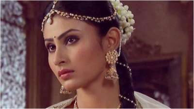 In the popular show Devon Ke Dev Mahadev, Mouni Roy played the character of Sati and looked like an embodiment of the divine