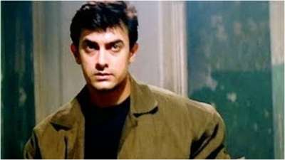 Aamir Khan plays the role of the courageous ACP Ajay Singh Rathore in Sarfarosh. His role is remembered to date and Aamir ditched the uniform for a formal shirt, trousers and jacket look