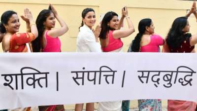 Alia Bhatt, along with other women, enact Gangubai Kathiawadi's famous pose during film's special screening&amp;nbsp;