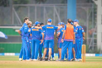 Mumbai Indians team huddle after the practice session ahead of IPL 2022