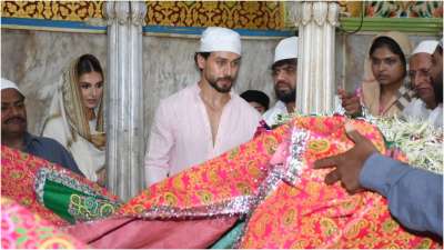 Heropanti 2 lead actors Tiger Shroff and Tara Sutaria visited the Mahim Dargah in Mumbai and prayed ahead of the film's release