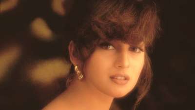 On Madhuri Dixit's birthday, 10 unmissable throwback pictures of 'Dhak Dhak' girl that'll make you go uhu uhu!