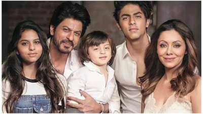 The Khan family surely gives major goals when it comes to capturing important moments. For instance, in this one, Shah Rukh, Gauri, Aryan, Suhana and AbRam&amp;rsquo;s look stunning as they pose together in colour coordinated outfits.