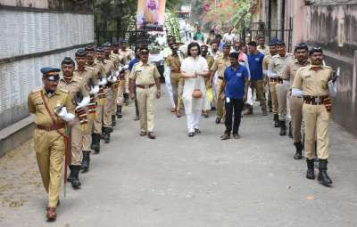 Pt&amp;nbsp; Shivkumar Sharma's sons performed his last rites at a crematorium in Mumbai. The mortal remains were laid to rest in Vile Parle's Pawan Hans Crematorium on Wednesday