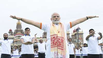 Mysore: PM Modi performs yoga to celebrate the 8th International Day of Yoga