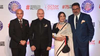 Anupam Kher, Boman Irani, Neena Gupta and Sooraj Barjatya looked all decked up as they arrived for the screening of their upcoming film, Uunchai. 