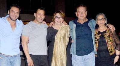  Salim Khan is celebrating his 87th birthday today. Let's have a look at his adorable family pictures featuring his sons Salman, Arbaaz and Sohail Khan and their families.