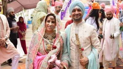 Film producer Guneet Monga tied the knot with her beau Sunny Kapoor in an intimate ceremony at a Gurudwara in Mumbai. 
