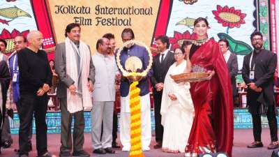 Amitabh and Jaya Bachchan, Shah Rukh Khan, Rani Mukerji, Arijit Singh and many more celebrities marked their presence at Kolkata International Film Festival inauguration ceremony